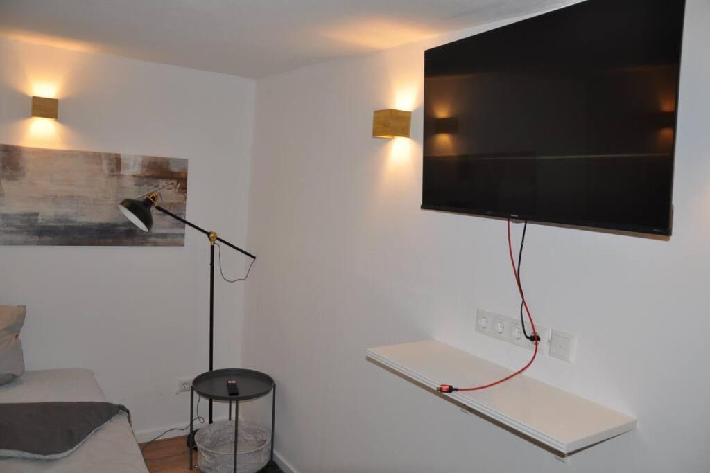 Stadtnaher Heller Souterrain Apartment Олденбург Екстериор снимка