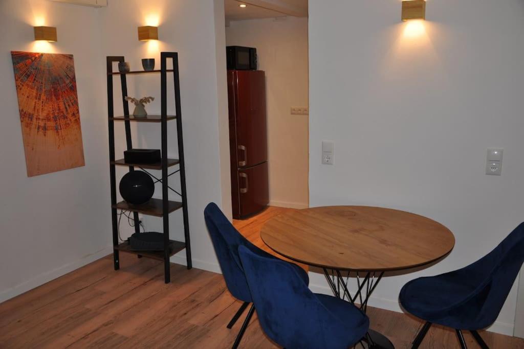 Stadtnaher Heller Souterrain Apartment Олденбург Екстериор снимка